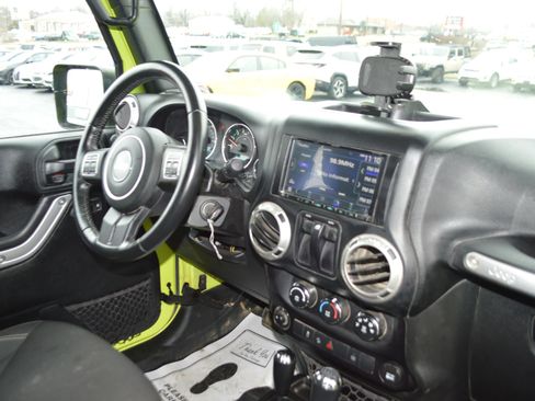 Used 2016 Jeep Wrangler Rubicon w/ Power Convenience Group AWD/4WD image 20