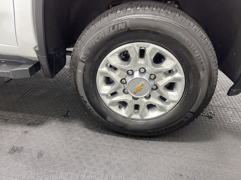 Used 2024 Chevrolet Silverado 2500 LT image 27