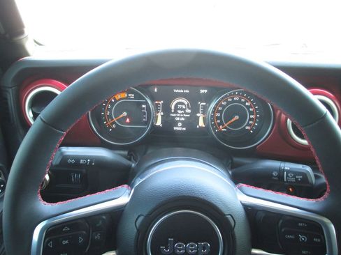 Used 2023 Jeep Gladiator Rubicon w/ Cold Weather Group image 25