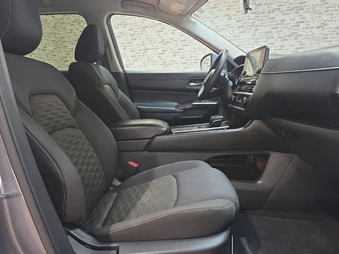 Used 2022 Nissan Pathfinder S image 9