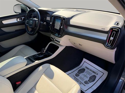 Used 2019 Volvo XC40 T5 Momentum image 26