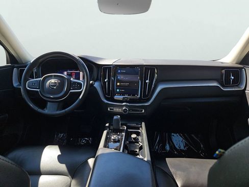 Used 2023 Volvo XC60 B5 Core image 11