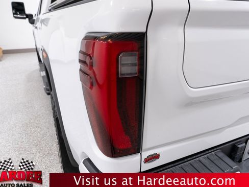 Used 2024 GMC Sierra 2500 Denali w/ Technology Package image 9