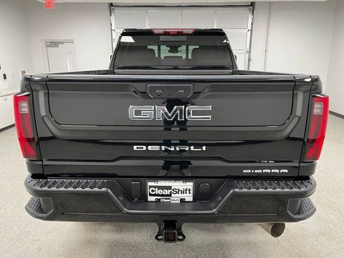 Used 2025 GMC Sierra 3500 Denali Ultimate AWD/4WD image 9