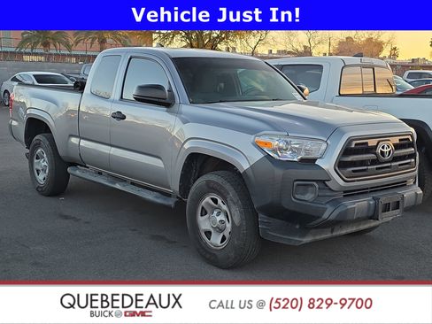 Used 2017 Toyota Tacoma SR image 1