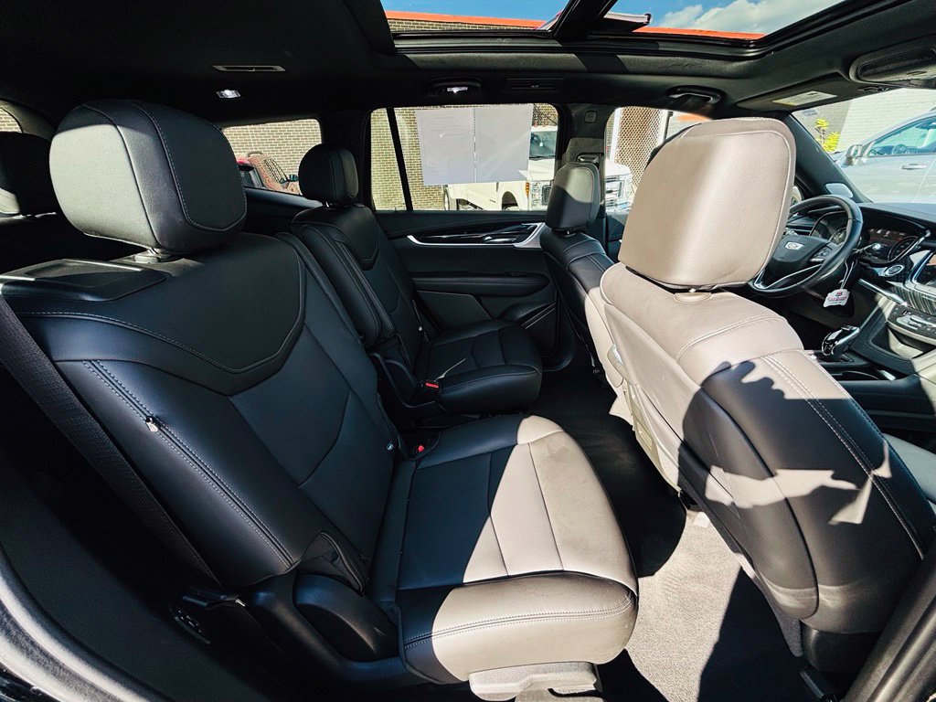 Used 2025 Cadillac XT6 Premium Luxury w/ Technology Package AWD/4WD image 39