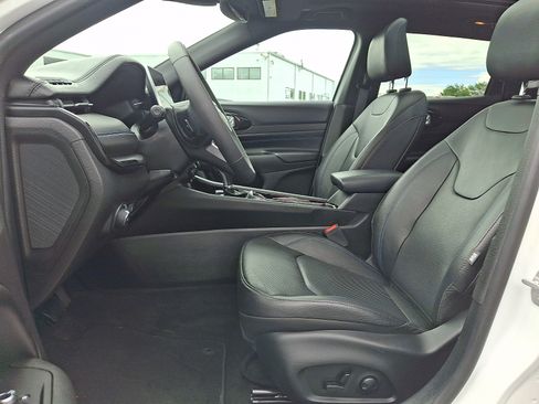 Used 2025 Jeep Compass Limited w/ Driver Assist Group I AWD/4WD image 13