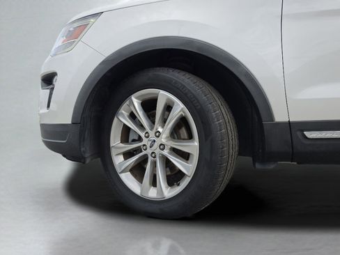 Used 2019 Ford Explorer XLT w/ Equipment Group 201A FWD image 41