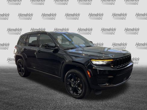 Used 2024 Jeep Grand Cherokee Altitude AWD/4WD image 3