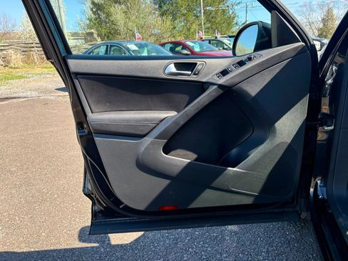 Used 2017 Volkswagen Tiguan S image 11