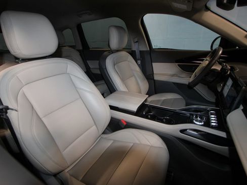 Used 2025 Lincoln Nautilus Premier image 27