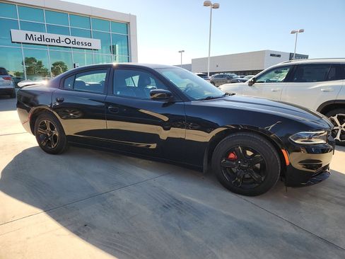 Used 2022 Dodge Charger SXT w/ Leather Interior Group image 8