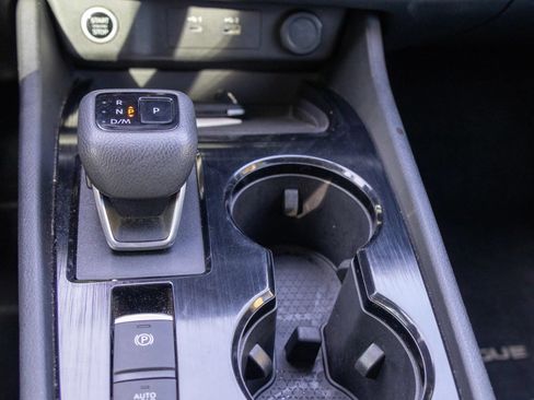 Used 2023 Nissan Rogue S FWD image 15