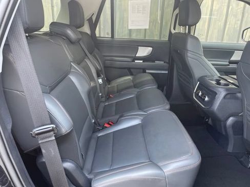 Used 2025 Ford Expedition Active AWD/4WD image 58