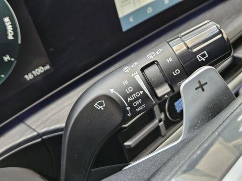 Used 2025 Hyundai Santa Fe Limited AWD/4WD image 28