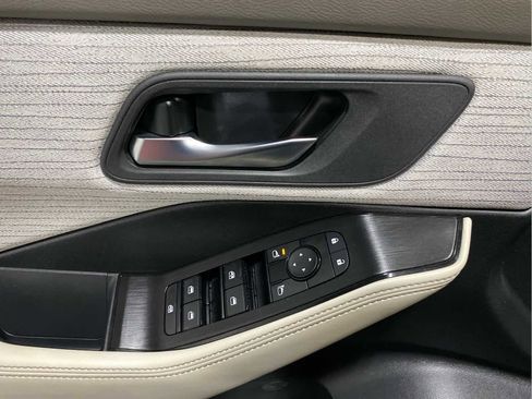 Used 2023 Nissan Rogue SV image 11