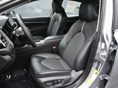Used 2022 Toyota Camry SE w/ Convenience Package FWD image 16