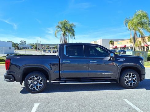Used 2023 GMC Sierra 1500 SLT w/ SLT Premium Package AWD/4WD image 8