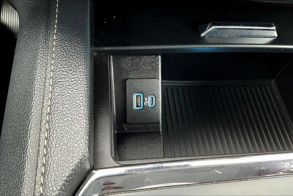 Used 2024 Ford Expedition XLT RWD image 19