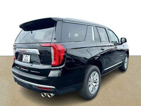 Used 2024 GMC Yukon Denali w/ Advanced Technology Package AWD/4WD image 4