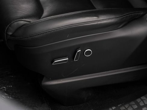 Used 2022 Tesla Model X image 38