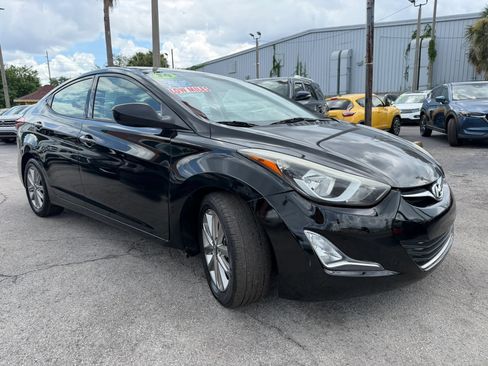 Used 2014 Hyundai Elantra SE w/ Option Group 02 FWD image 3
