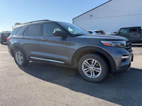 Used 2022 Ford Explorer XLT w/ Equipment Group 202A AWD/4WD image 2