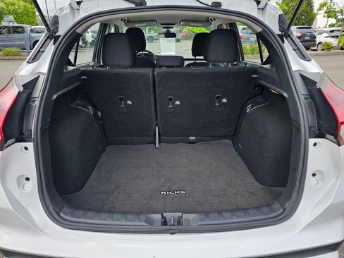 Used 2022 Nissan Kicks S FWD image 11