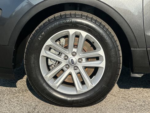 Used 2016 Ford Explorer XLT w/ Equipment Group 201A image 26