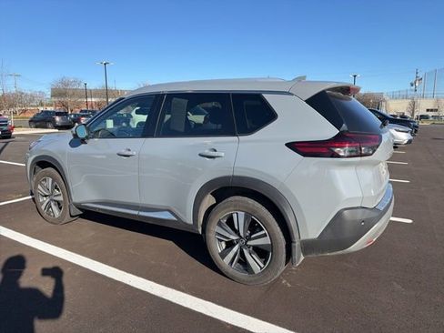 Used 2021 Nissan Rogue SL image 2