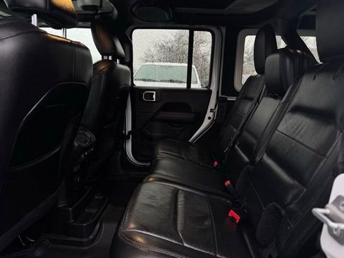 Used 2019 Jeep Wrangler Unlimited Sahara image 18