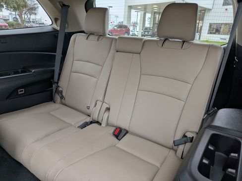 Used 2022 Honda Pilot Touring image 16