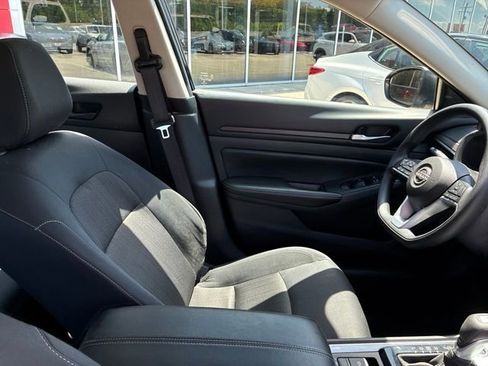 Used 2025 Nissan Altima 2.5 SV AWD/4WD image 10