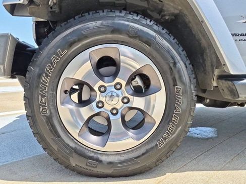 Used 2018 Jeep Wrangler Unlimited Sahara AWD/4WD image 21