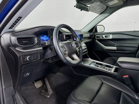 Used 2022 Ford Explorer XLT w/ Equipment Group 202A AWD/4WD image 9