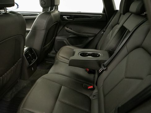 Certified 2023 Porsche Macan AWD/4WD image 34