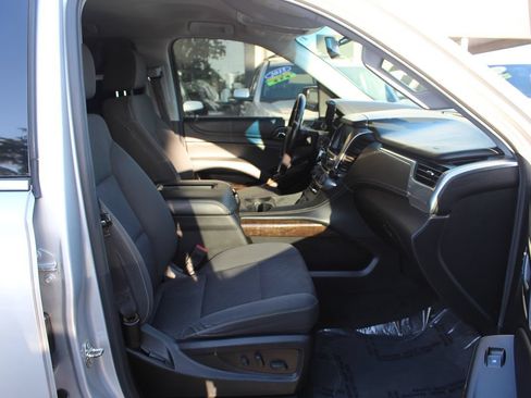 Used 2018 Chevrolet Suburban LS RWD image 21