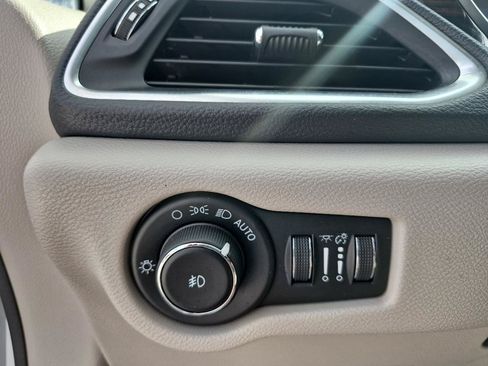 Used 2021 Chrysler Pacifica Limited w/ Premium & Safety Sphere Group AWD/4WD image 17