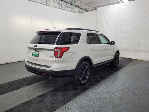 Used 2018 Ford Explorer XLT w/ Equipment Group 202A AWD/4WD image 9
