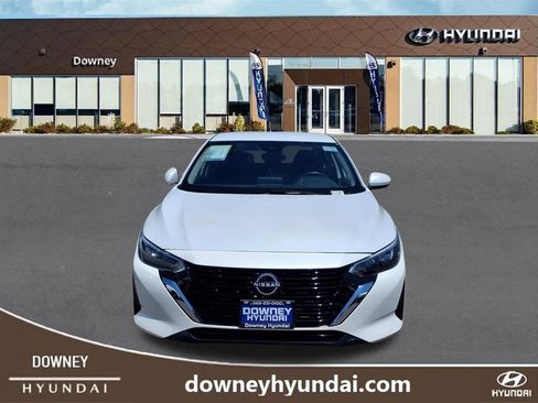 Used 2024 Nissan Sentra SV FWD image 2