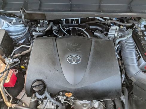 Used 2020 Toyota Highlander XLE FWD image 31