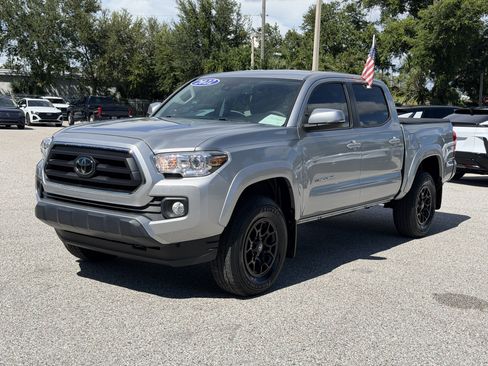 Used 2022 Toyota Tacoma SR5 w/ Technology Package RWD image 3