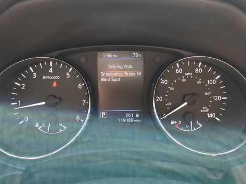 Used 2018 Nissan Rogue SV image 17