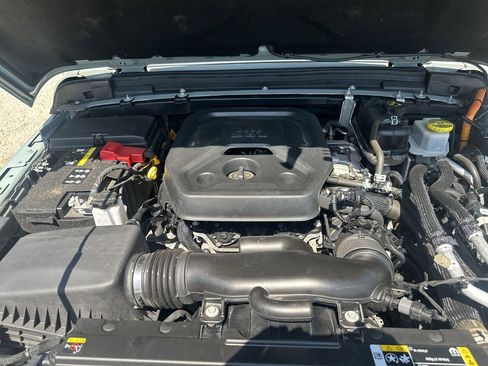 Used 2023 Jeep Wrangler Sahara AWD/4WD image 12