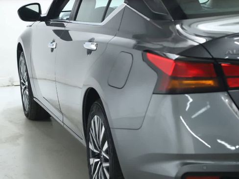 Used 2024 Nissan Altima 2.5 SV w/ SV Premium Package image 41