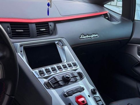 Used 2018 Lamborghini Aventador S image 10