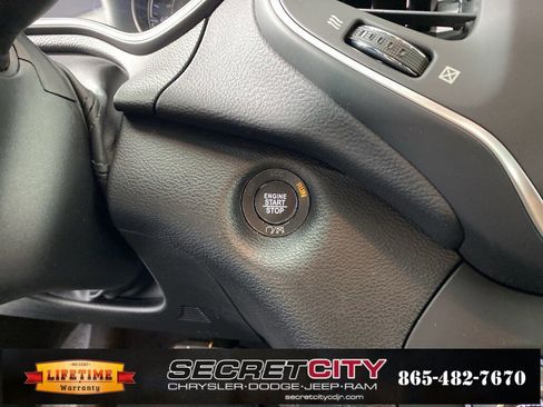Used 2023 Jeep Cherokee Altitude Lux image 17