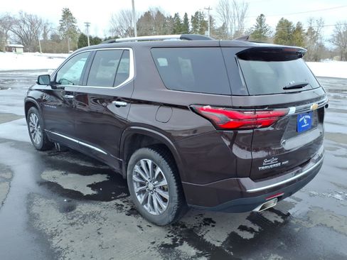 Used 2023 Chevrolet Traverse Premier image 3