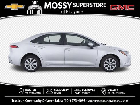 Used 2025 Toyota Corolla LE FWD image 9