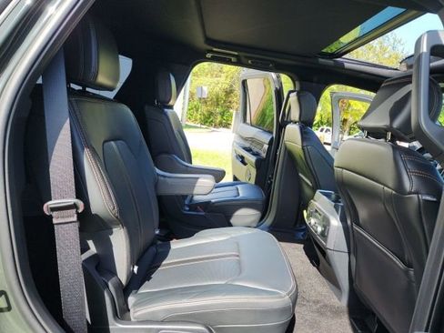 Used 2022 Ford Expedition Platinum image 25